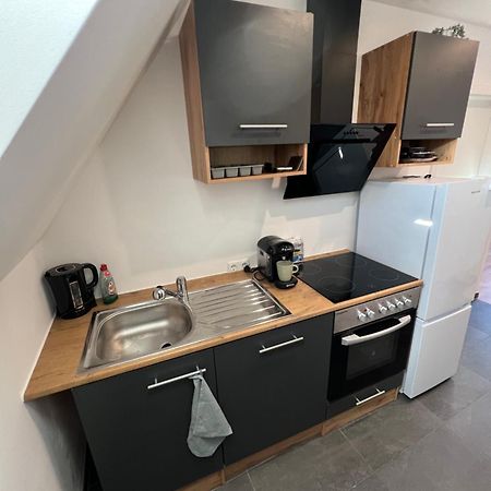 Moderne Wohnung Karlsruhe Neureut, Fussbodenheizung - Regendusche - Waschmaschine - Stellplatz Dış mekan fotoğraf