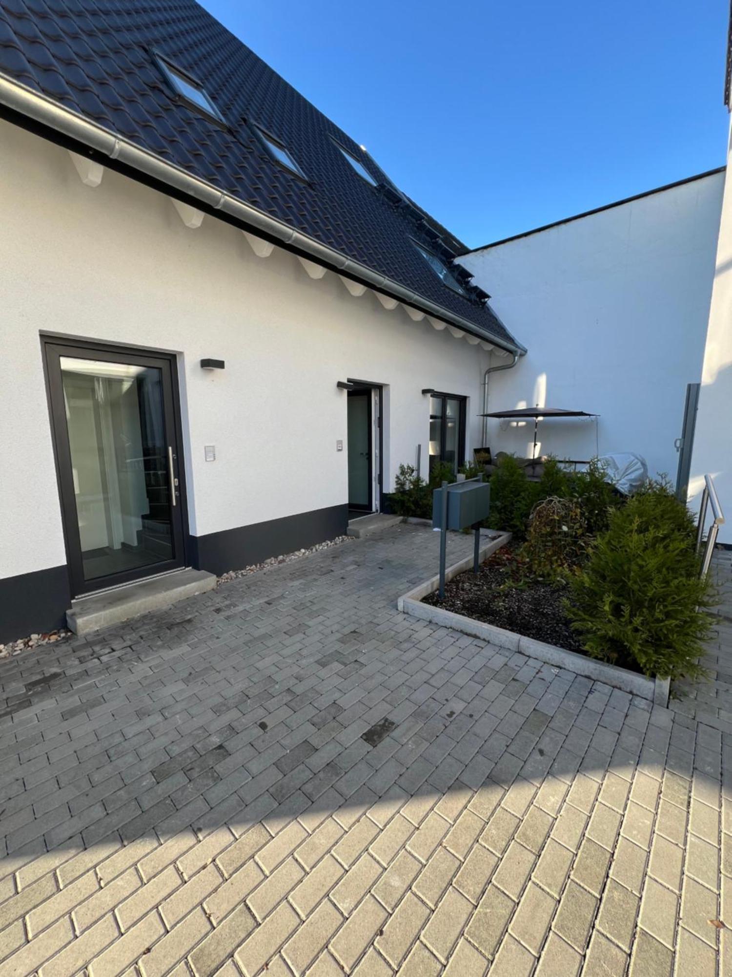 Moderne Wohnung Karlsruhe Neureut, Fussbodenheizung - Regendusche - Waschmaschine - Stellplatz Dış mekan fotoğraf
