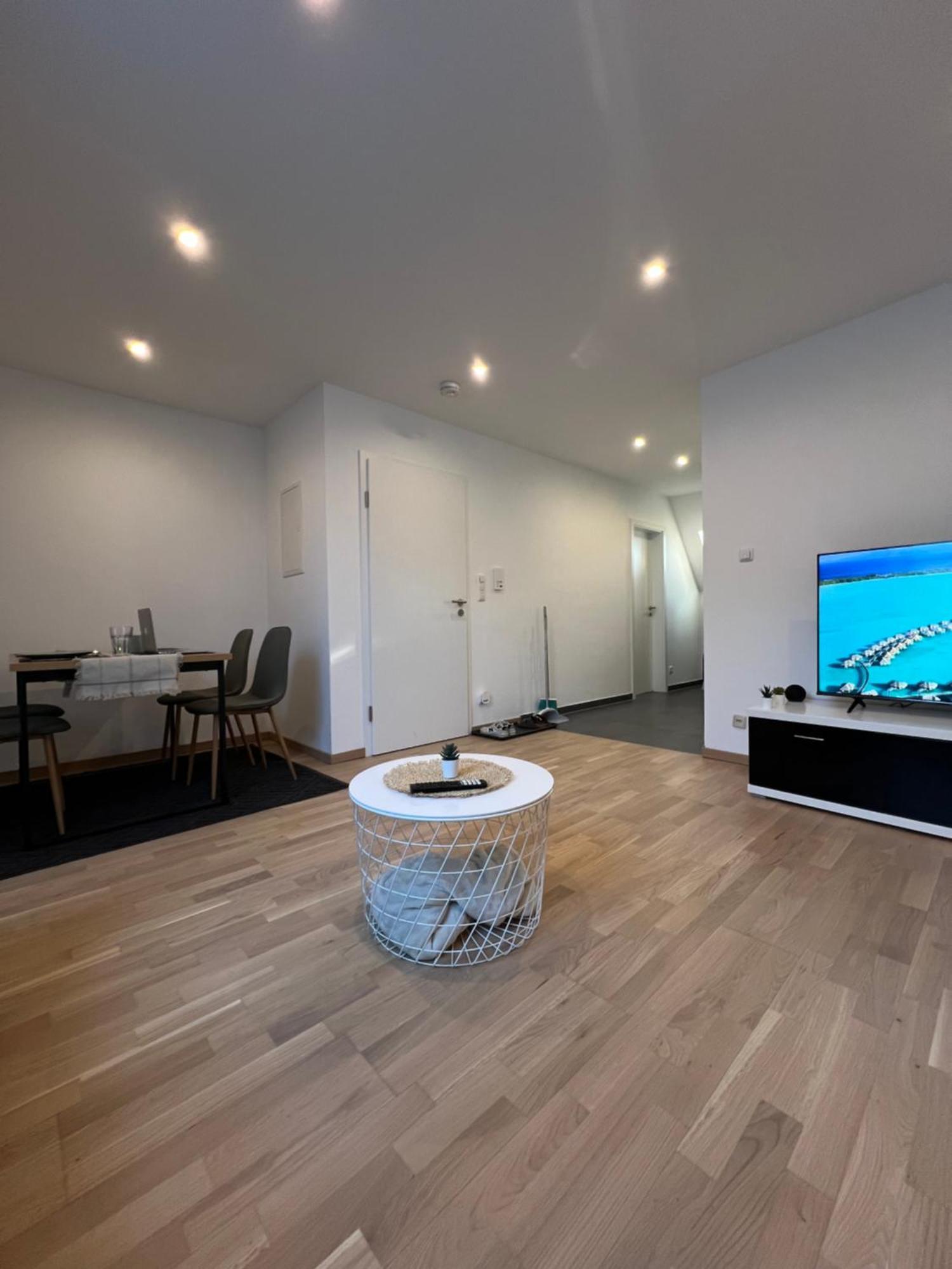 Moderne Wohnung Karlsruhe Neureut, Fussbodenheizung - Regendusche - Waschmaschine - Stellplatz Dış mekan fotoğraf