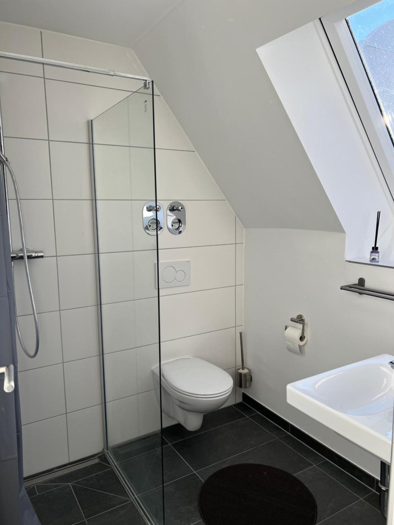 Moderne Wohnung Karlsruhe Neureut, Fussbodenheizung - Regendusche - Waschmaschine - Stellplatz Dış mekan fotoğraf